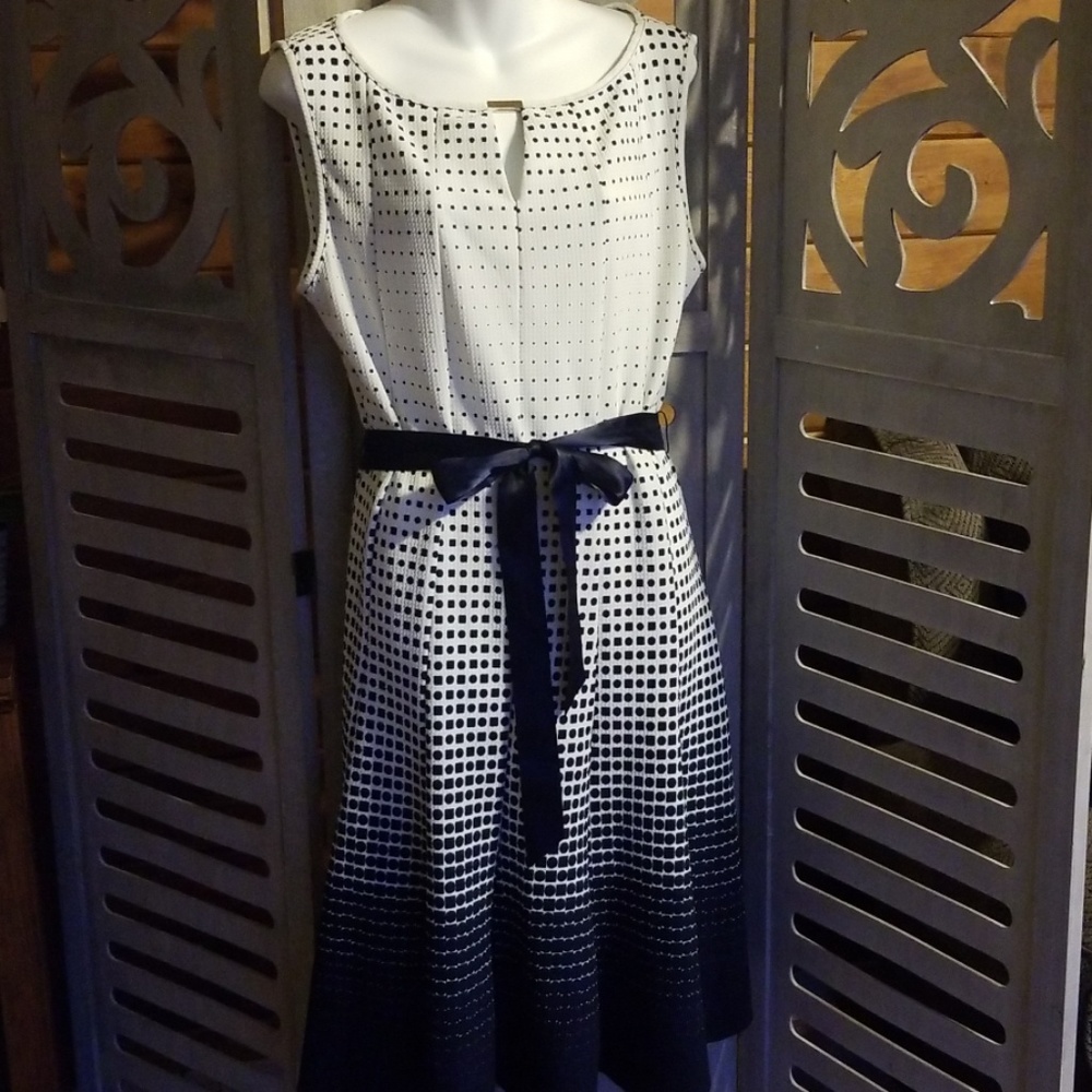 Classic dress with sash tie at the waist